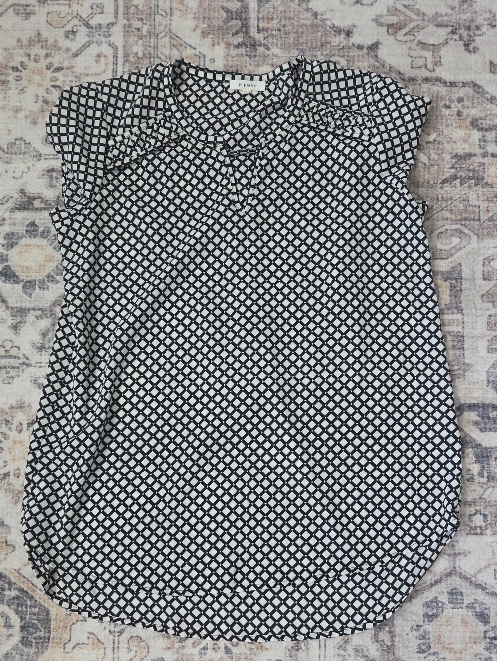 Pleione Black & White Geometric Cap Sleeve Blouse